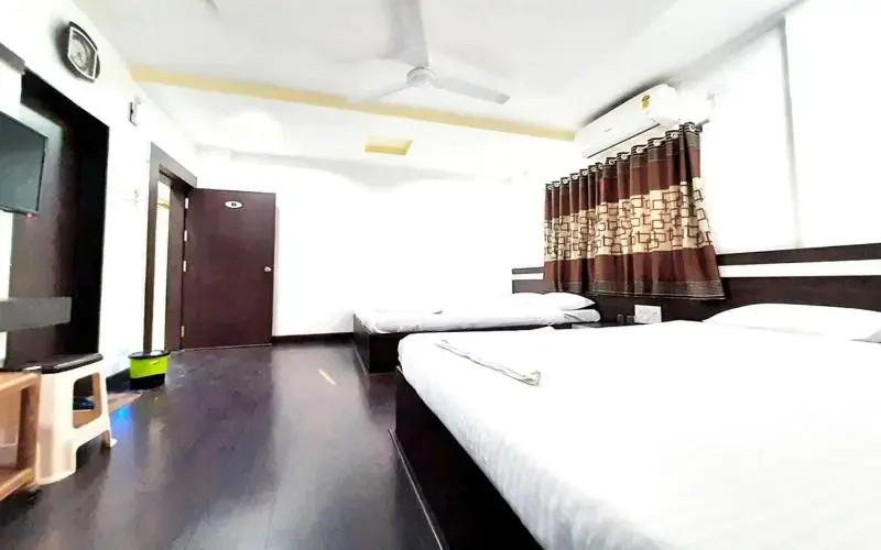 Ширди: Hotel United House