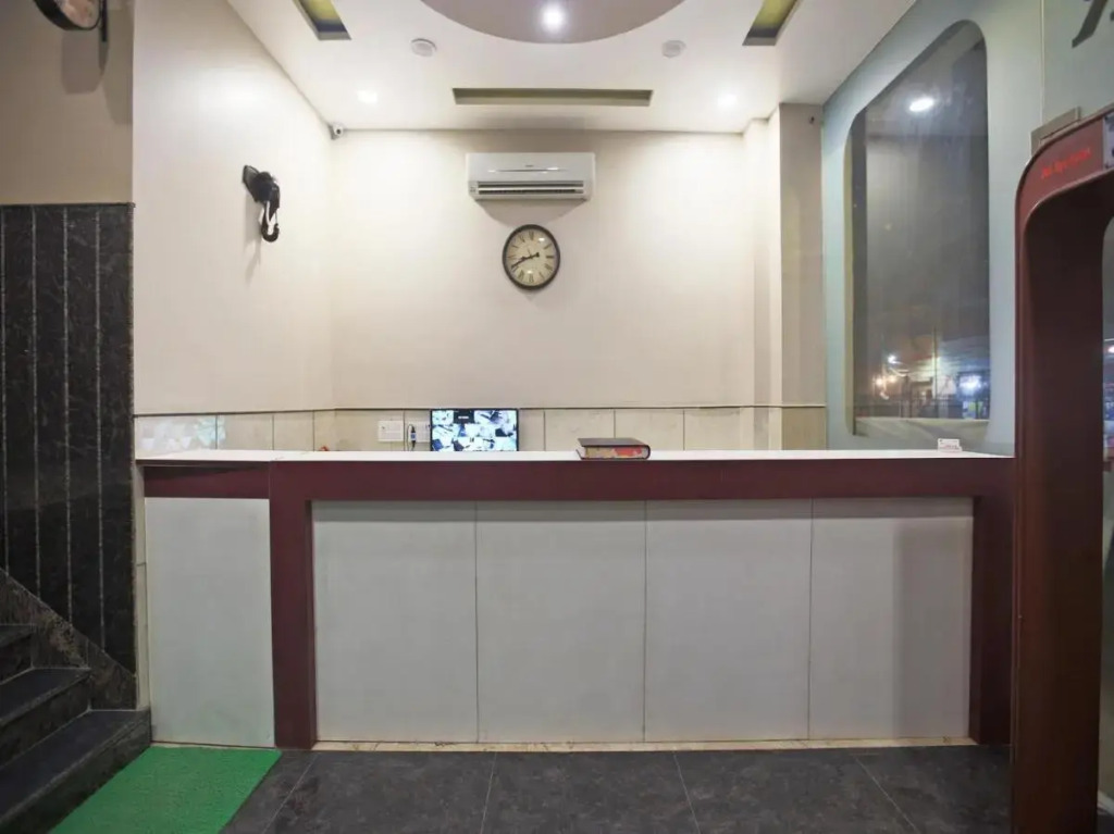 Тхане: Capital O72524 Hotel Rr Boutique