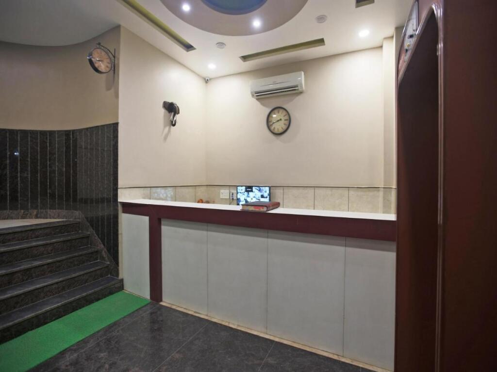 Тхане: Capital O72524 Hotel Rr Boutique