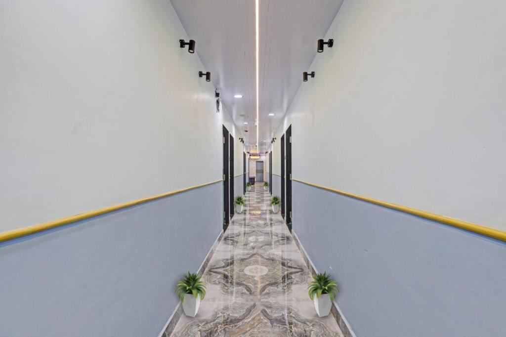 Сурат: OYO Flagship 703557 La Marina