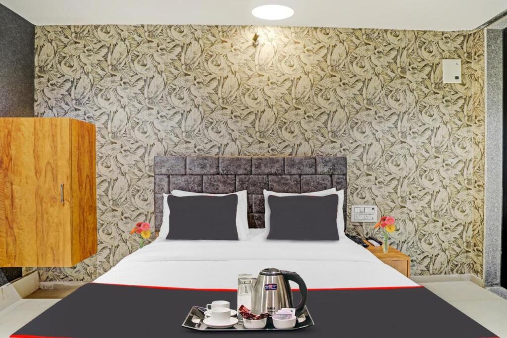 Сурат: OYO Flagship 703392 Hotel The Life