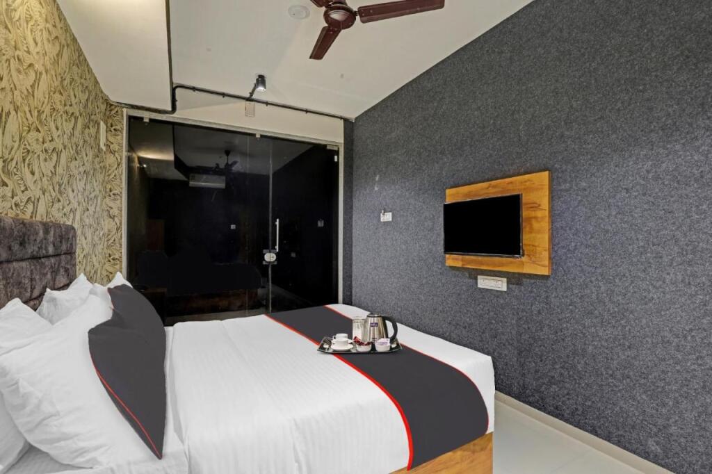 Сурат: OYO Flagship 703392 Hotel The Life