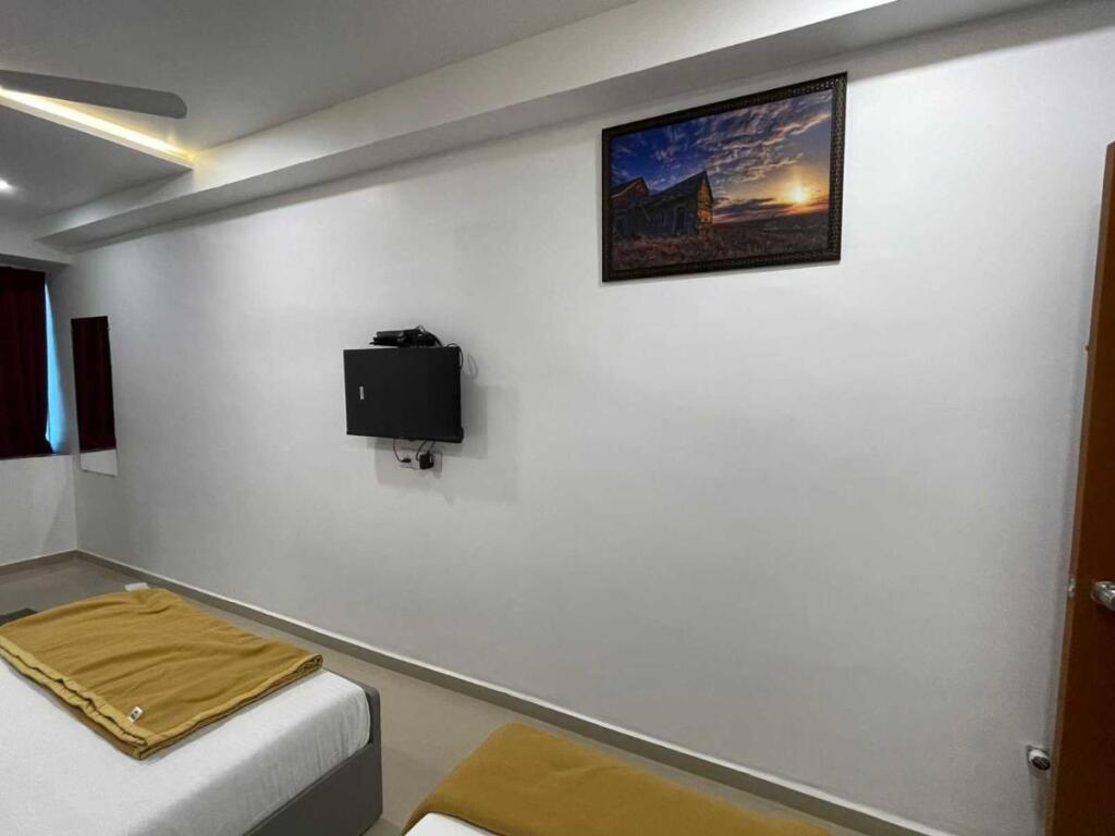 Сурат: OYO Flagship 808256 Hotel Royal Plus