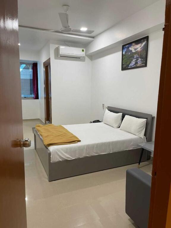 Сурат: OYO Flagship 808256 Hotel Royal Plus