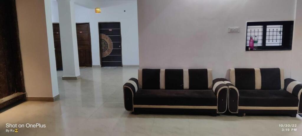 Сурат: OYO Flagship 808256 Hotel Royal Plus
