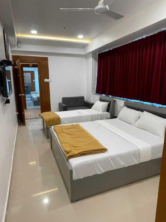 Сурат: OYO Flagship 808256 Hotel Royal Plus