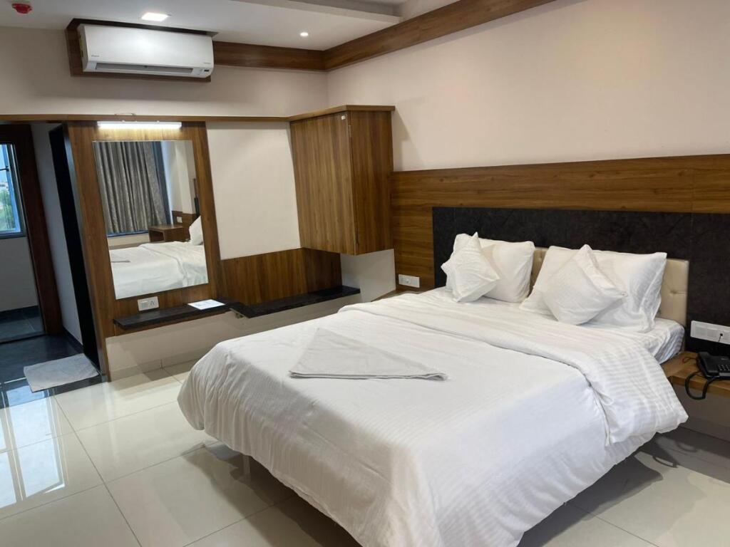 Колхапур: Hotel Chiranjeevi