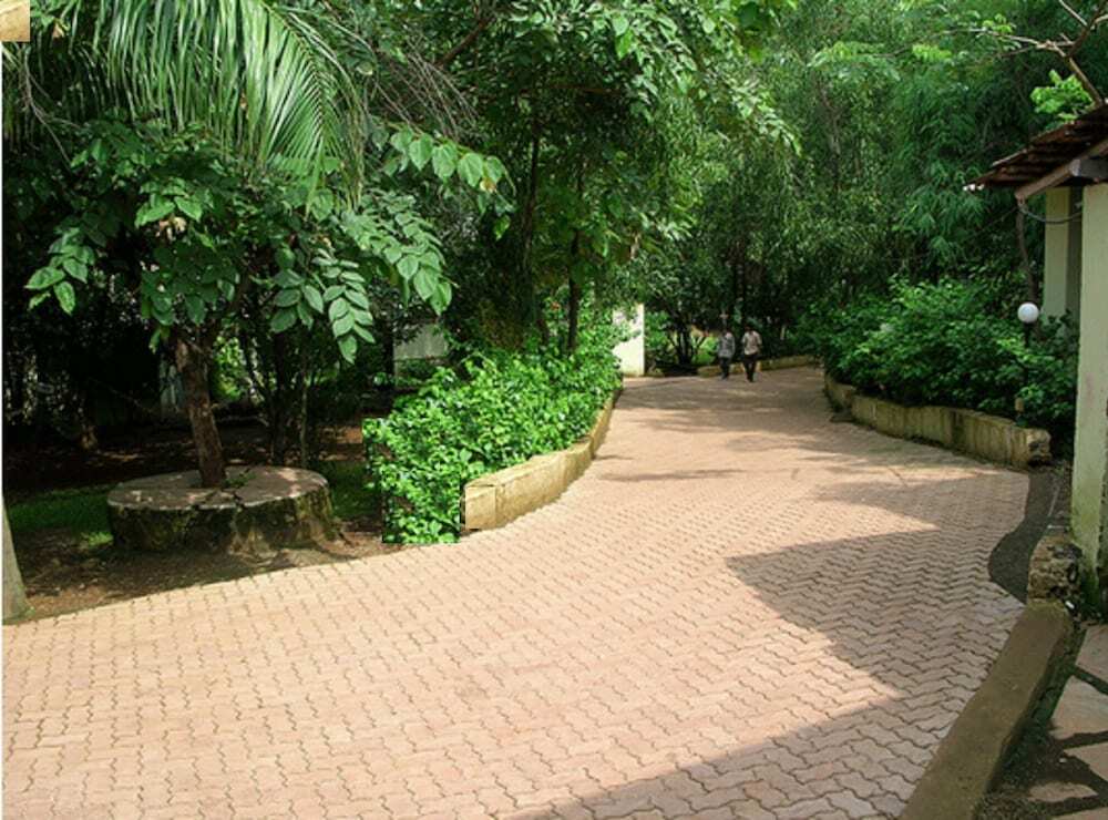 Хандала: Sterling Nature Trails Durshet Khopoli