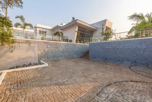 Лонавала: White Pebbles by Vista Rooms