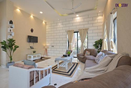 Лонавала: EKO STAY (Gold) - BLUE PEBBLE VILLA