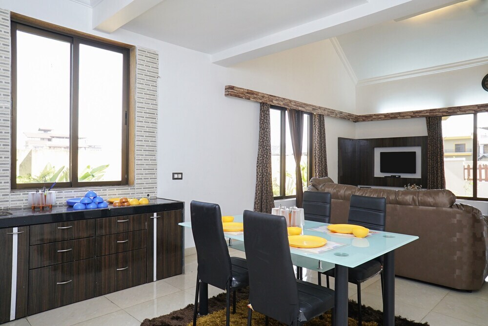 Лонавала: OYO 22738 Home Gorgeous 4 BHK Lonavala
