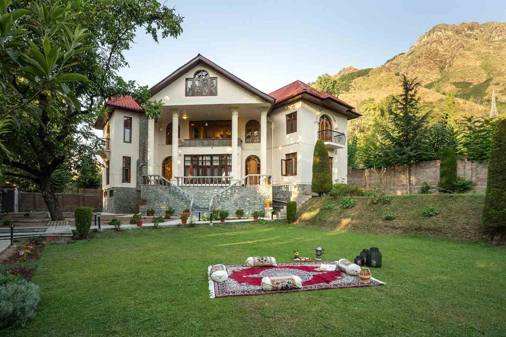 Катра: The Manor