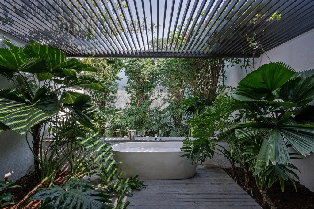 Пляж Мандва: Laterite House