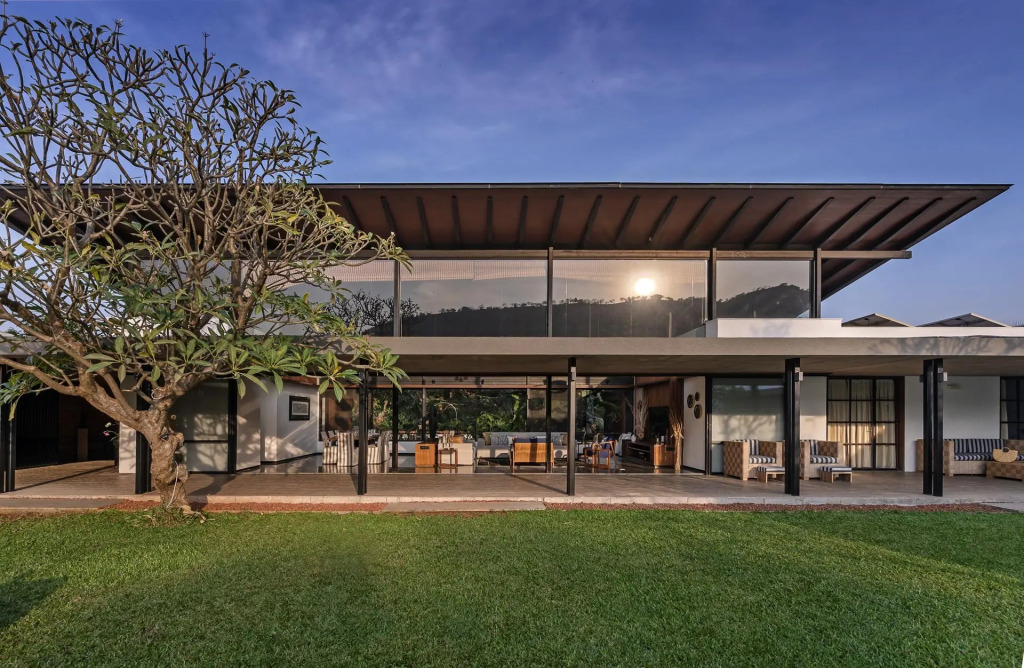 Пляж Мандва: Laterite House