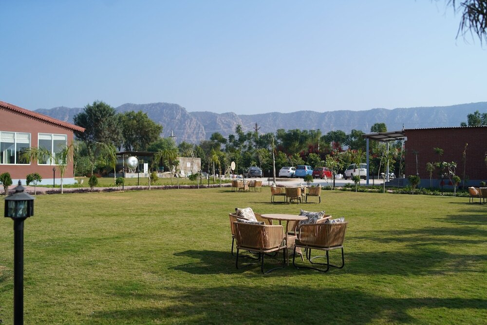 Танагаджи: Spree Resort Sariska