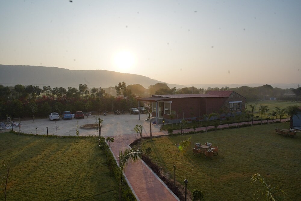 Танагаджи: Spree Resort Sariska