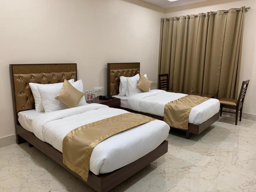 Ганганагар: Crimson Hotel & Banquets