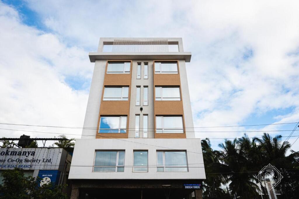 Белагави: Hotel Rahul Palace Belagavi