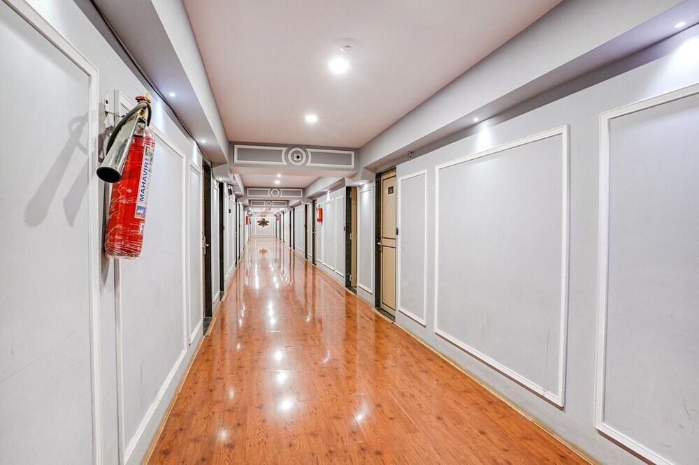 Сурат: FabHotel Crescent