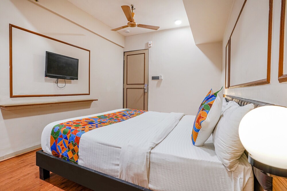 Сурат: FabHotel Crescent