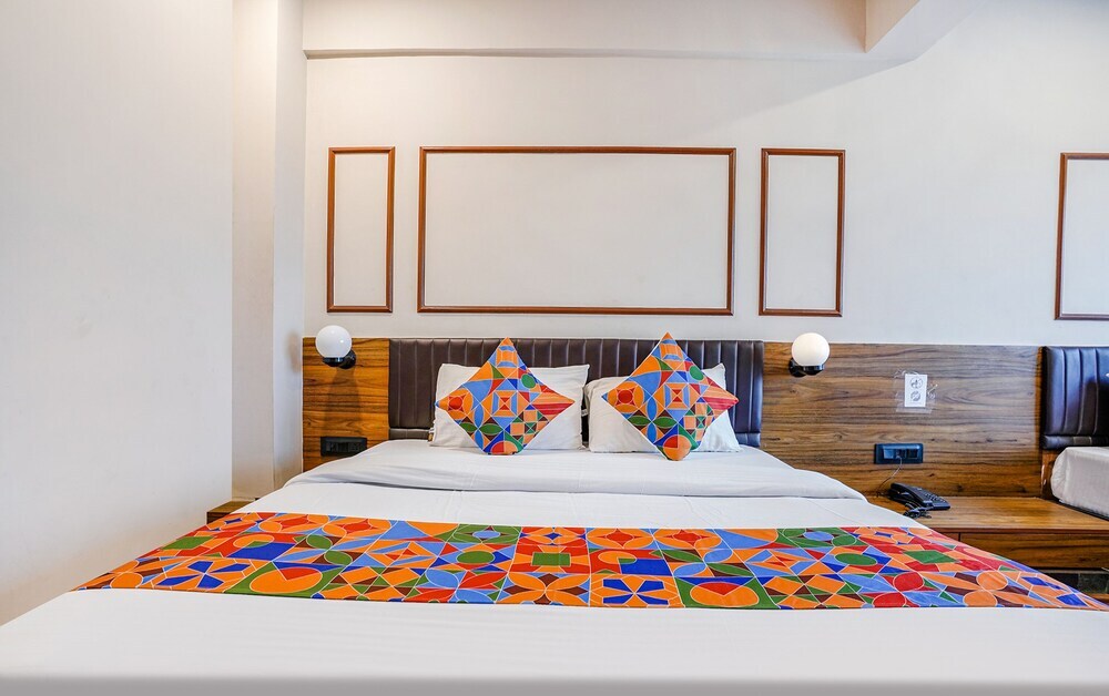 Сурат: FabHotel Crescent