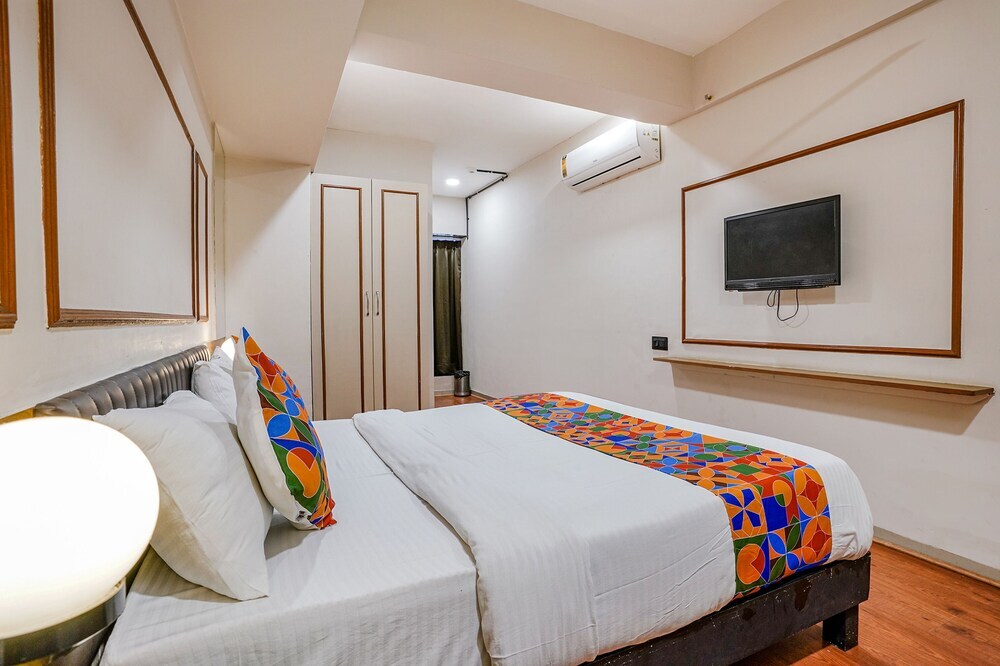 Сурат: FabHotel Crescent