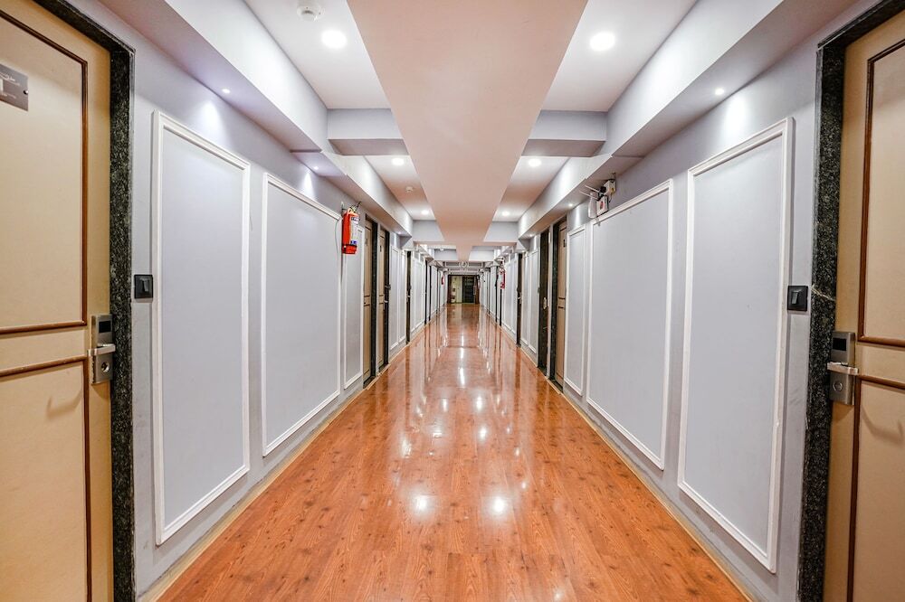 Сурат: FabHotel Crescent