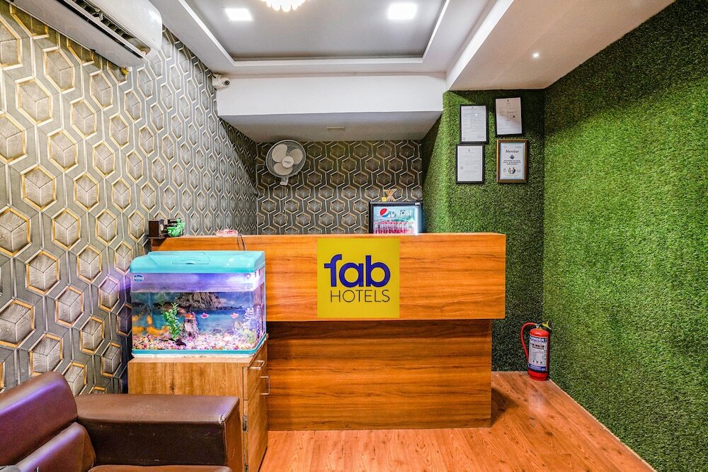 Сурат: FabHotel Crescent