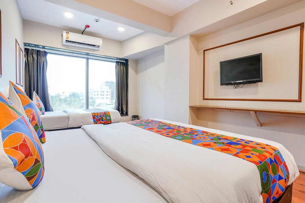 Сурат: FabHotel Crescent