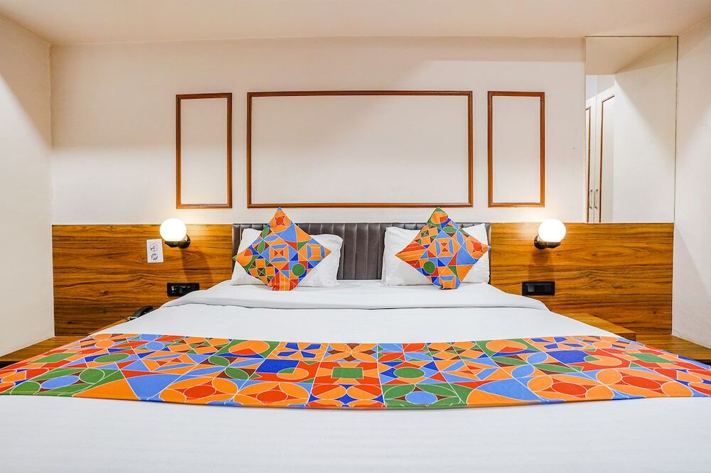 Сурат: FabHotel Crescent