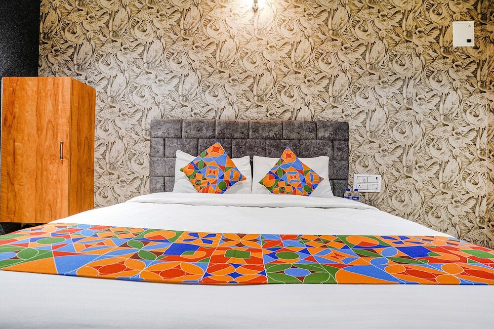 Сурат: Fabhotel The Life