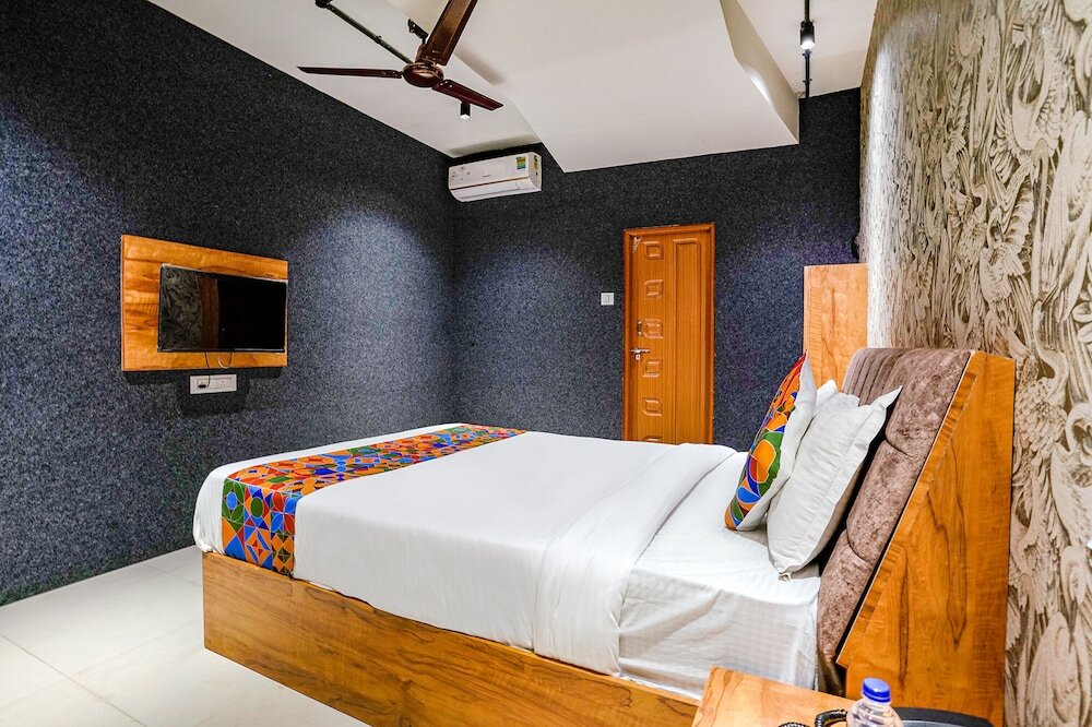 Сурат: Fabhotel The Life
