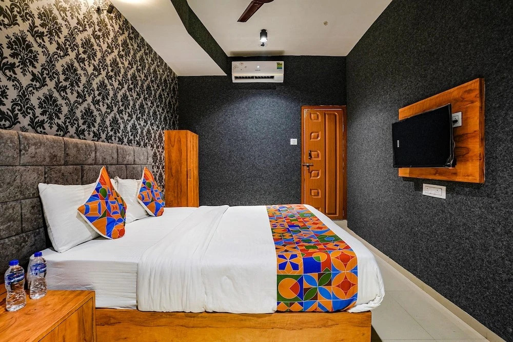 Сурат: Fabhotel The Life