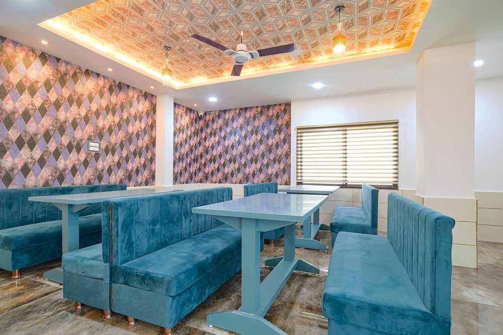 Дхар: Fabhotel Stay Well