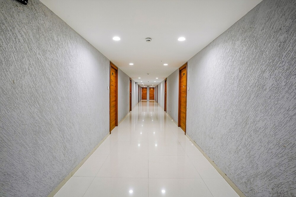 Сурат: Fabhotel La Victoria