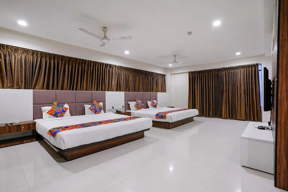 Сурат: Fabhotel La Victoria