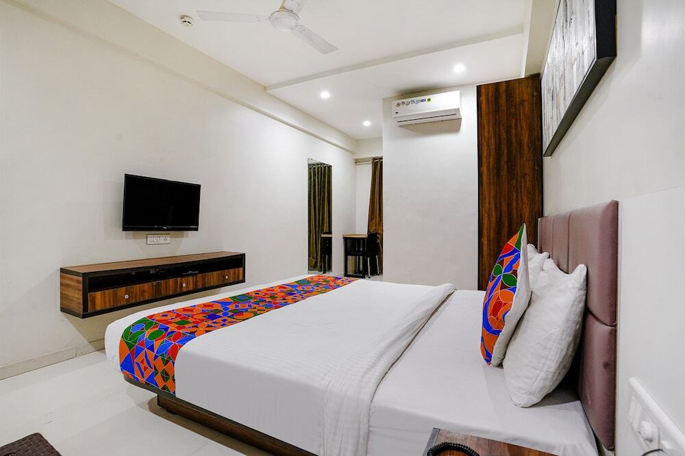 Сурат: Fabhotel La Victoria