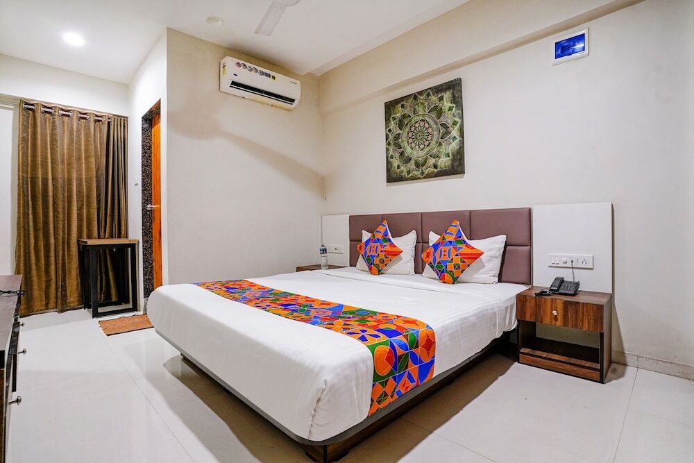 Сурат: Fabhotel La Victoria