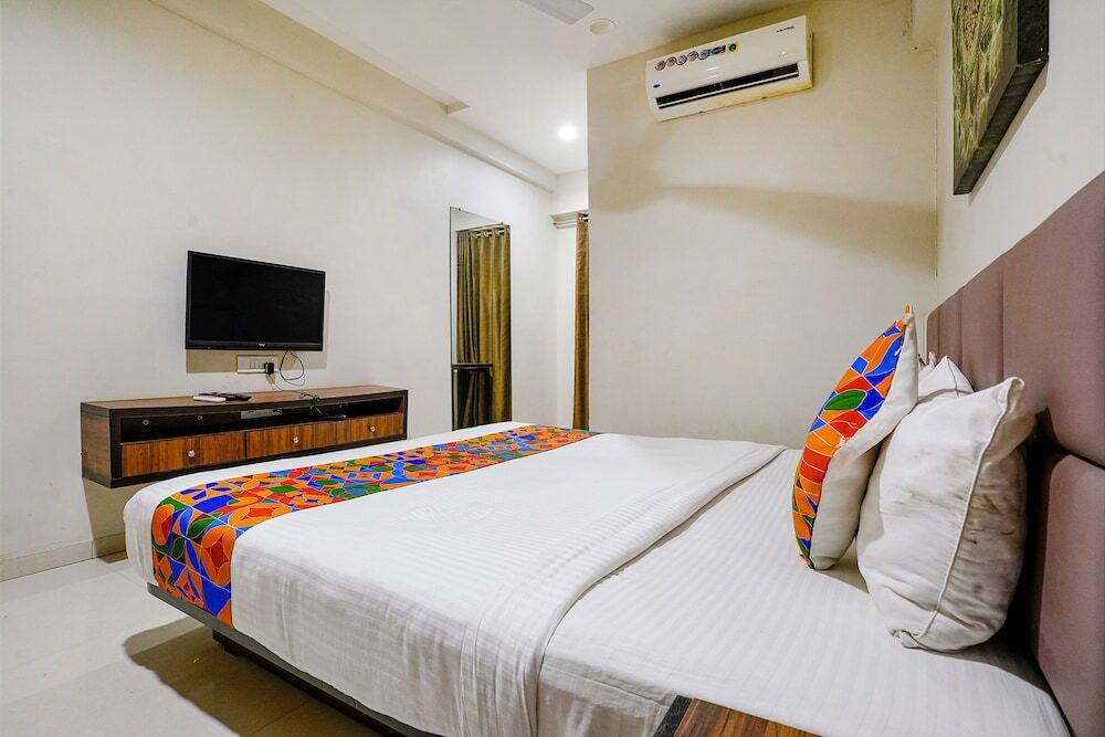 Сурат: Fabhotel La Victoria