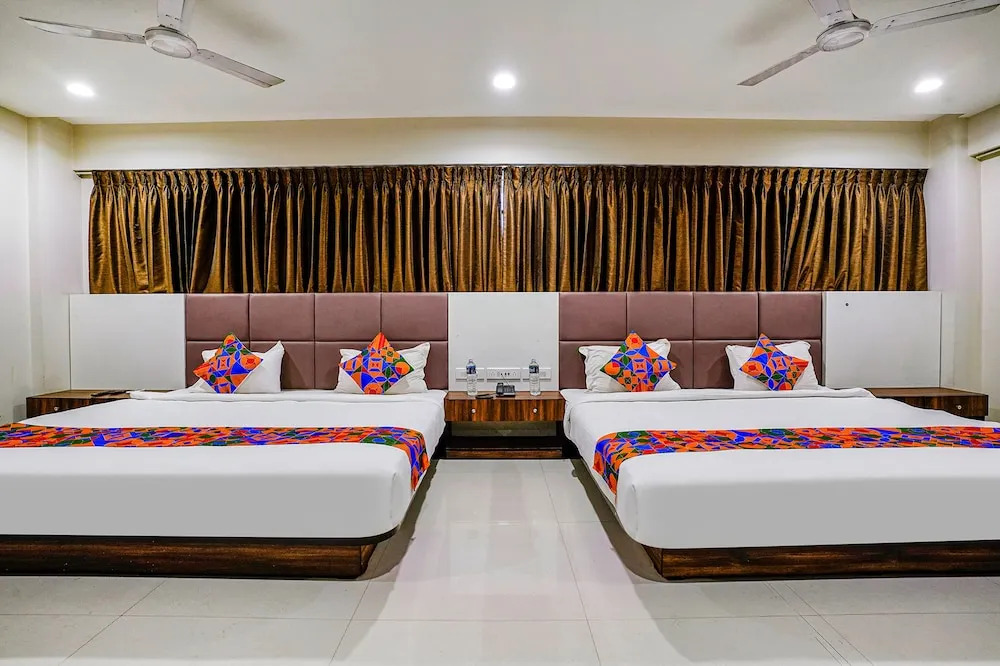 Сурат: Fabhotel La Victoria