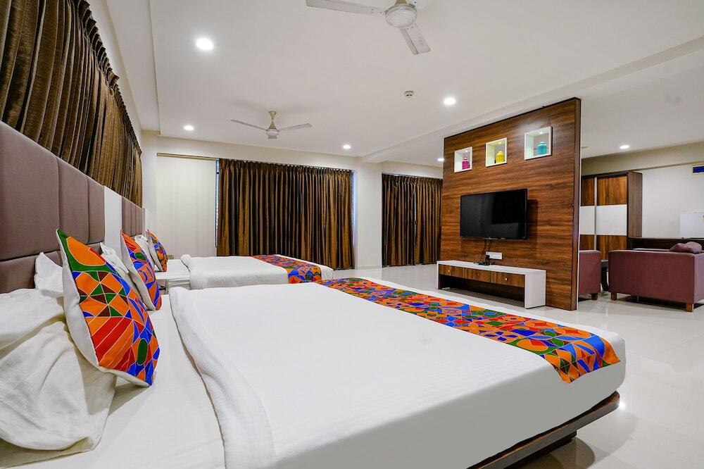 Сурат: Fabhotel La Victoria