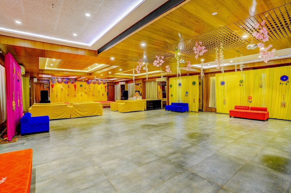 Сурат: Fabhotel La Victoria
