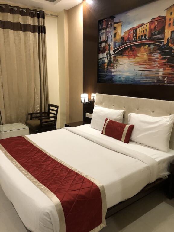 Гуруграм: mizu hotel