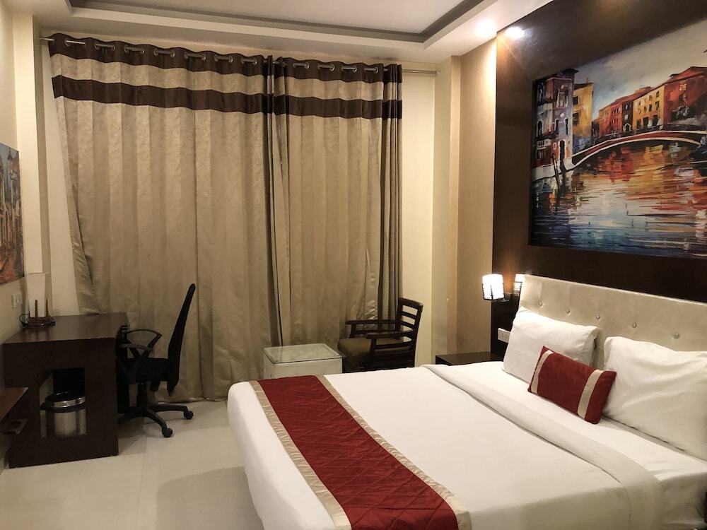 Гуруграм: mizu hotel