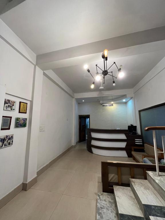 Тезпур: Hotel YSM Grand