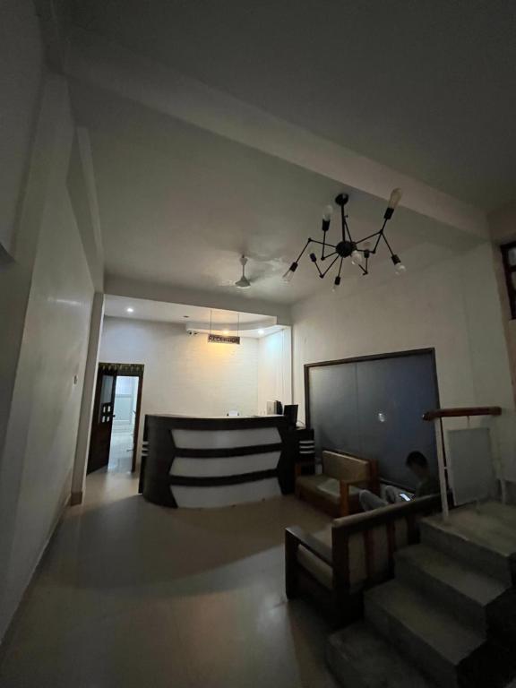 Тезпур: Hotel YSM Grand