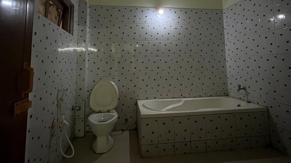 Тезпур: Hotel YSM Grand