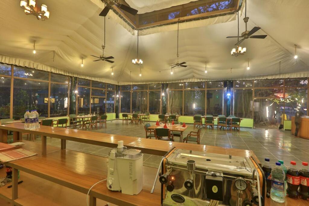 Турья: Bison Retreat - Pench