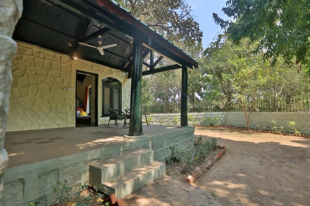 Турья: Bison Retreat - Pench