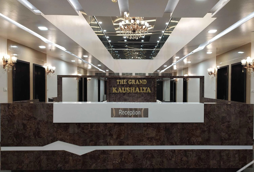 Сагар: Hotel Grand Kaushalya
